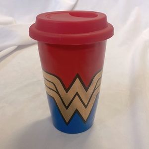 Galerie Wonder Woman Ceramic travel mug